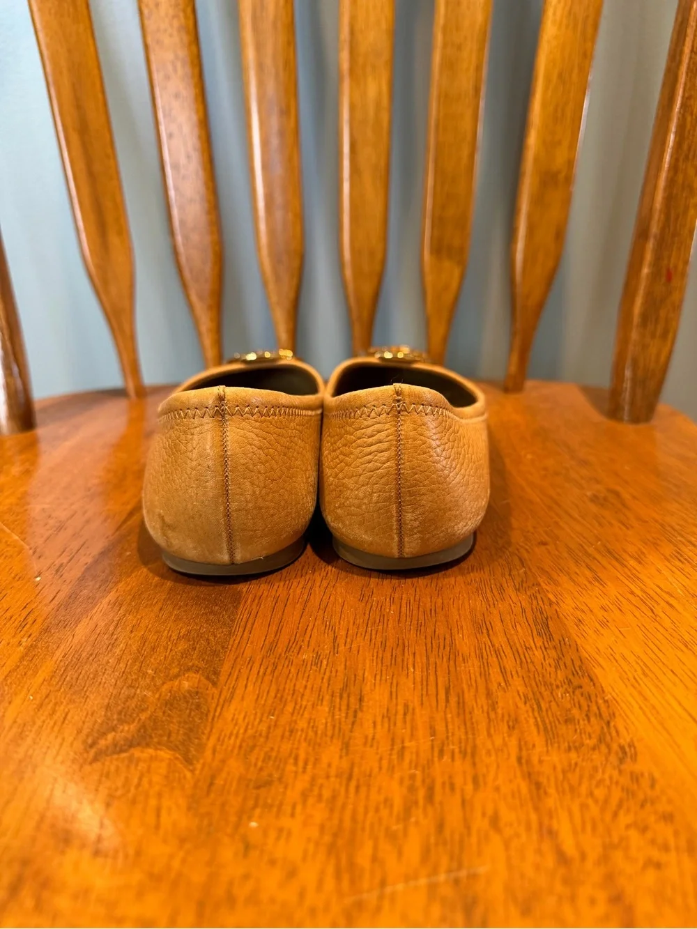 Tory Burch Tan Leather Logo Circle Ballet Flats - Picture 4 of 5